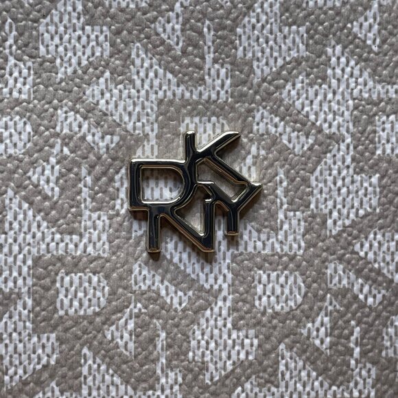 Dkny Women’s Grey Coated Canvas Monogram Dome With Crossbody Strap Clutch Bag - Picture 7 of 11